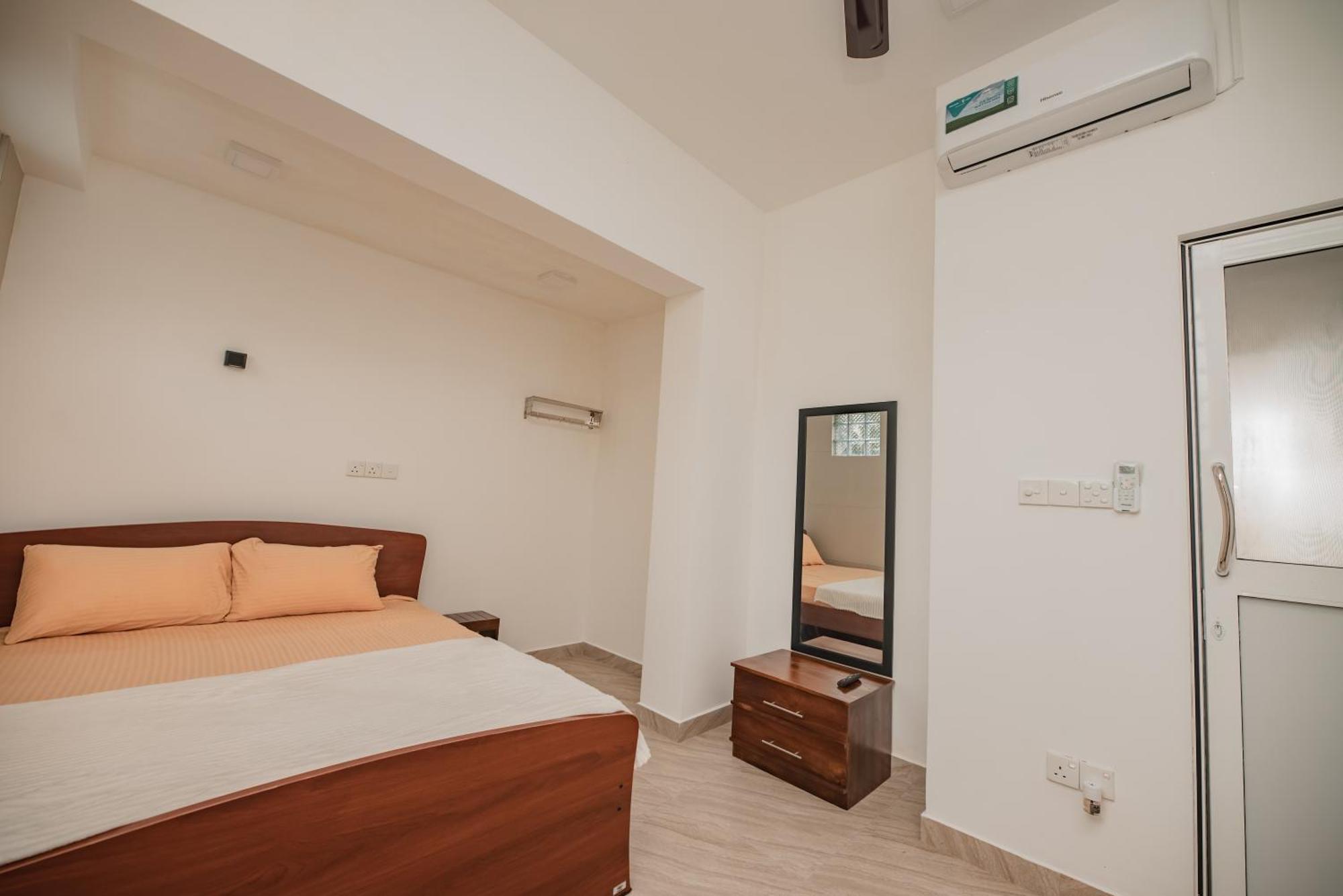 Nnr Wattala Hotel Екстериор снимка