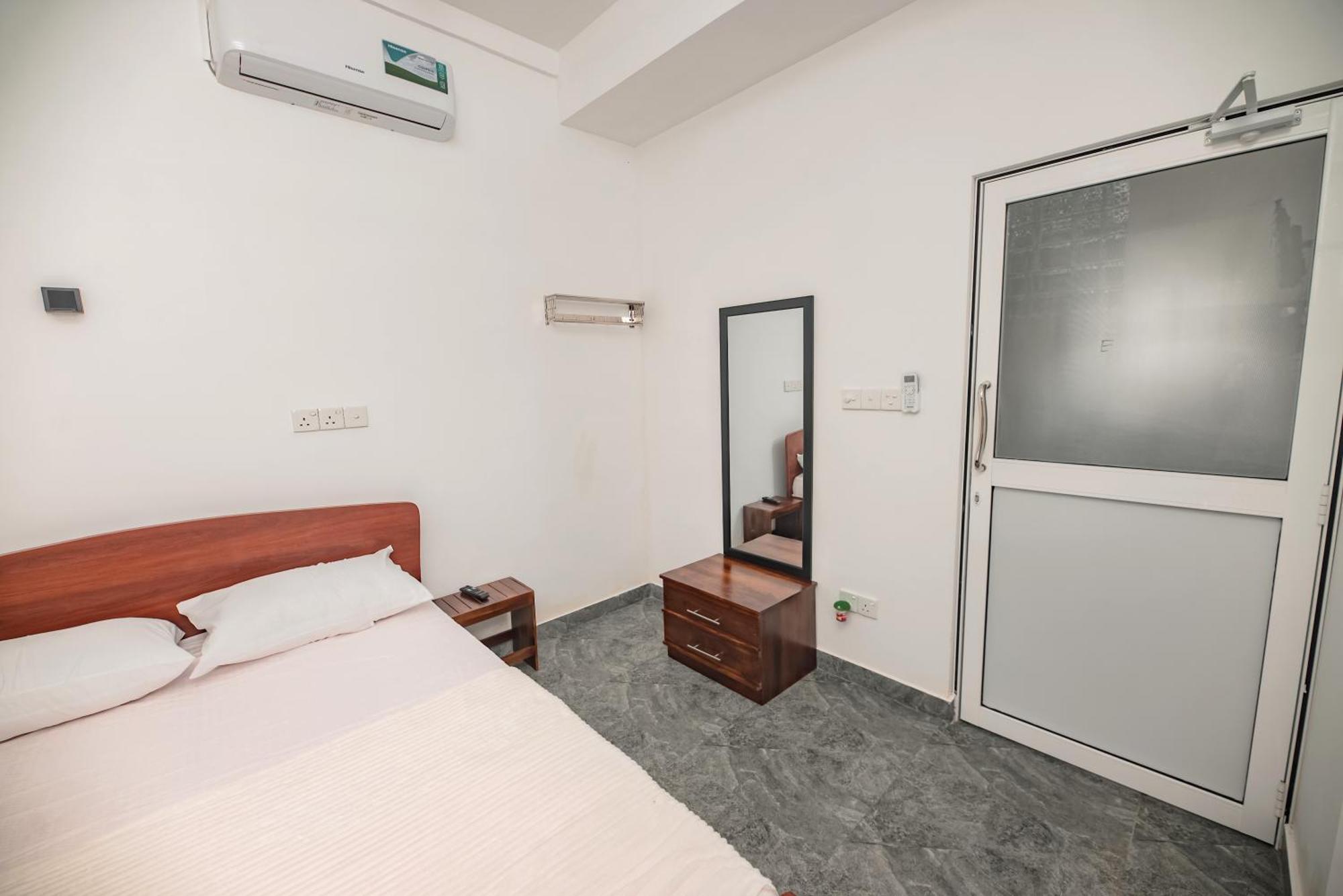 Nnr Wattala Hotel Екстериор снимка