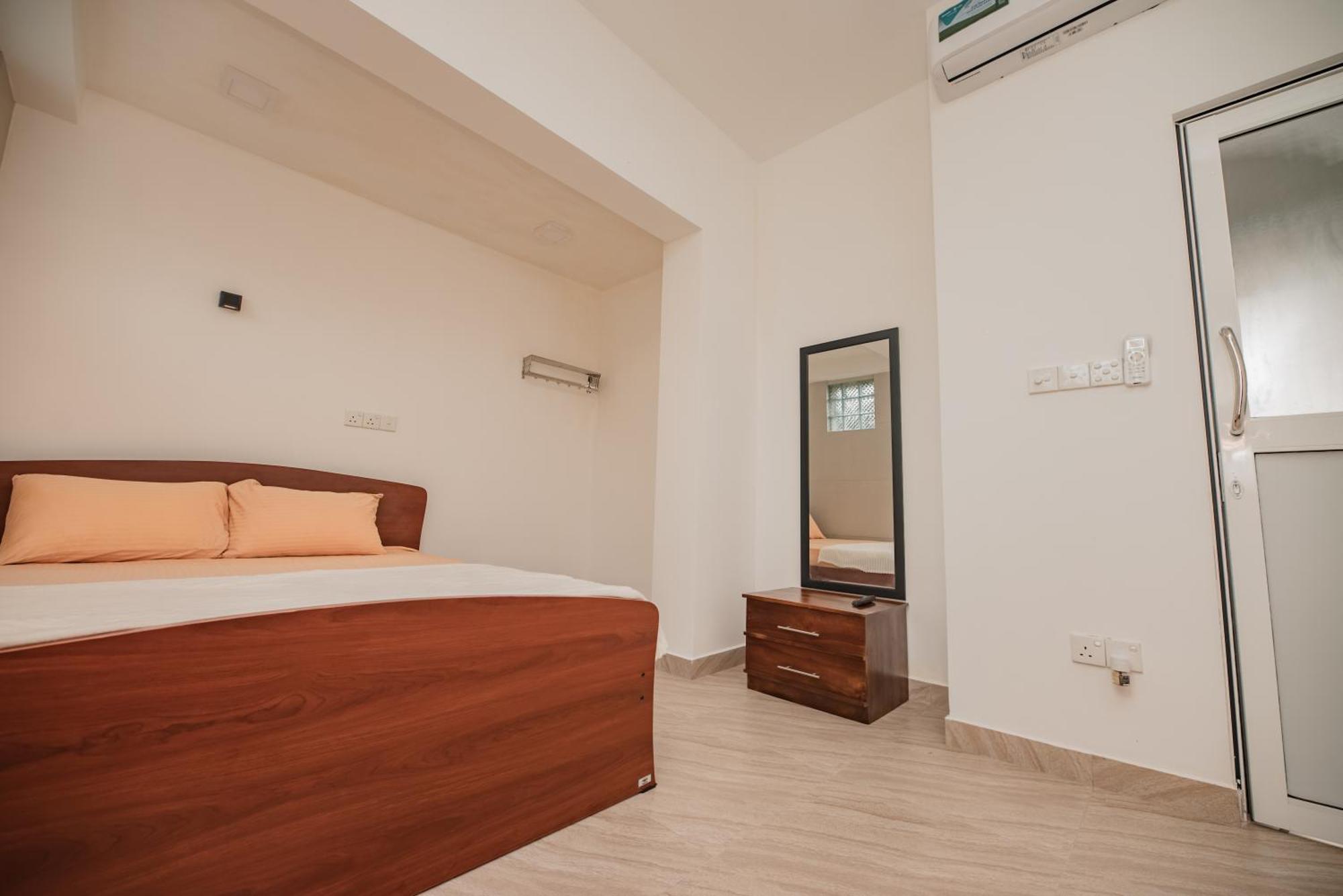 Nnr Wattala Hotel Екстериор снимка