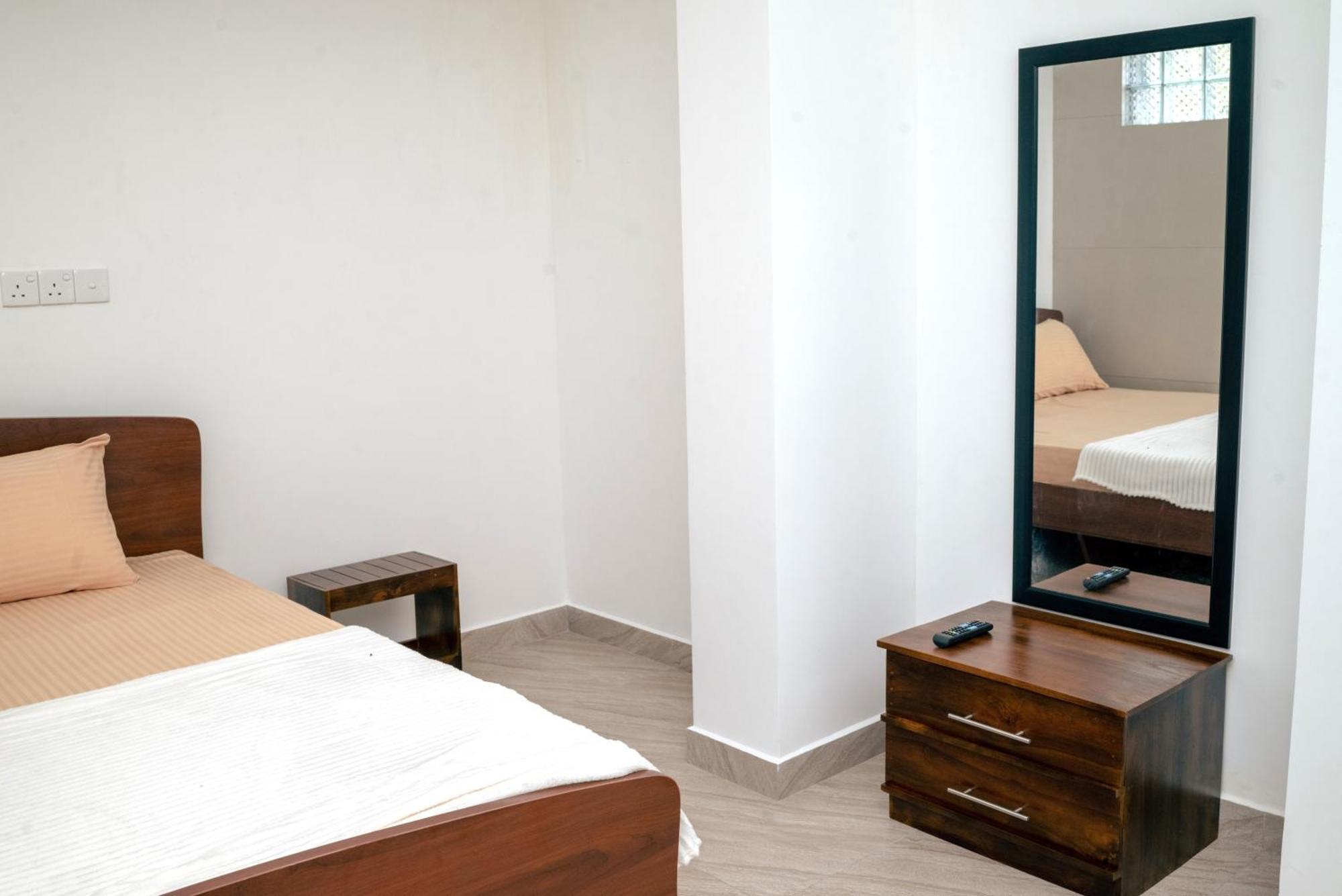 Nnr Wattala Hotel Екстериор снимка